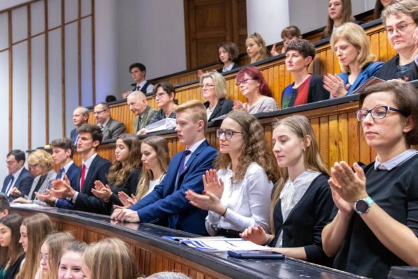 Aula, wyniki, aplauz 