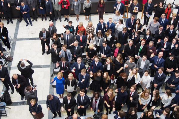 Zdjęcie z góry uczestników gali