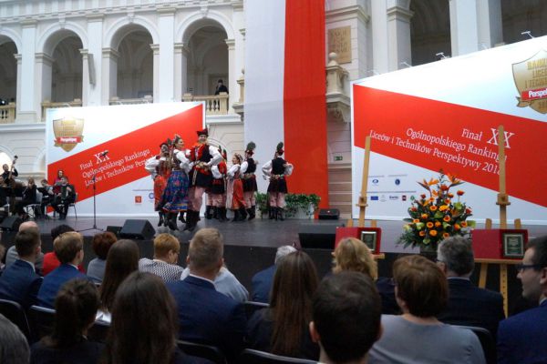 Część artystyczna - zespół na scenie